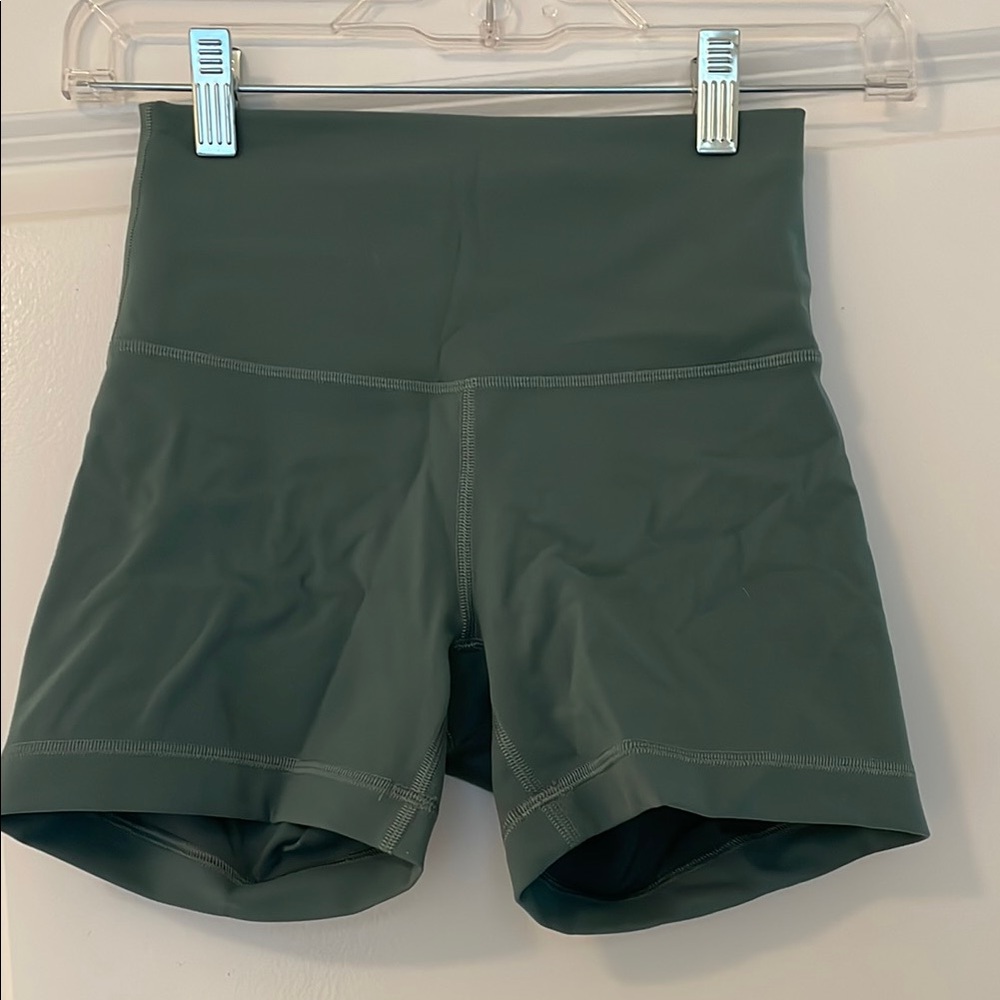Lululemon wunder train short